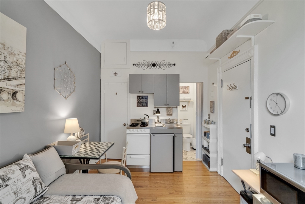 290 Commonwealth Ave # 8