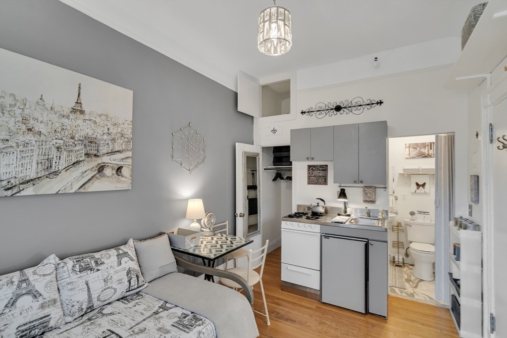 290 Commonwealth Ave # 8
