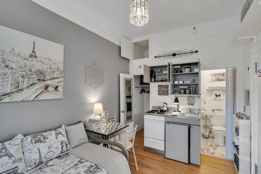 290 Commonwealth Ave # 8