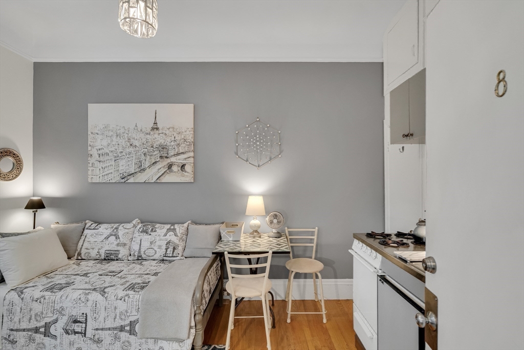 290 Commonwealth Ave # 8
