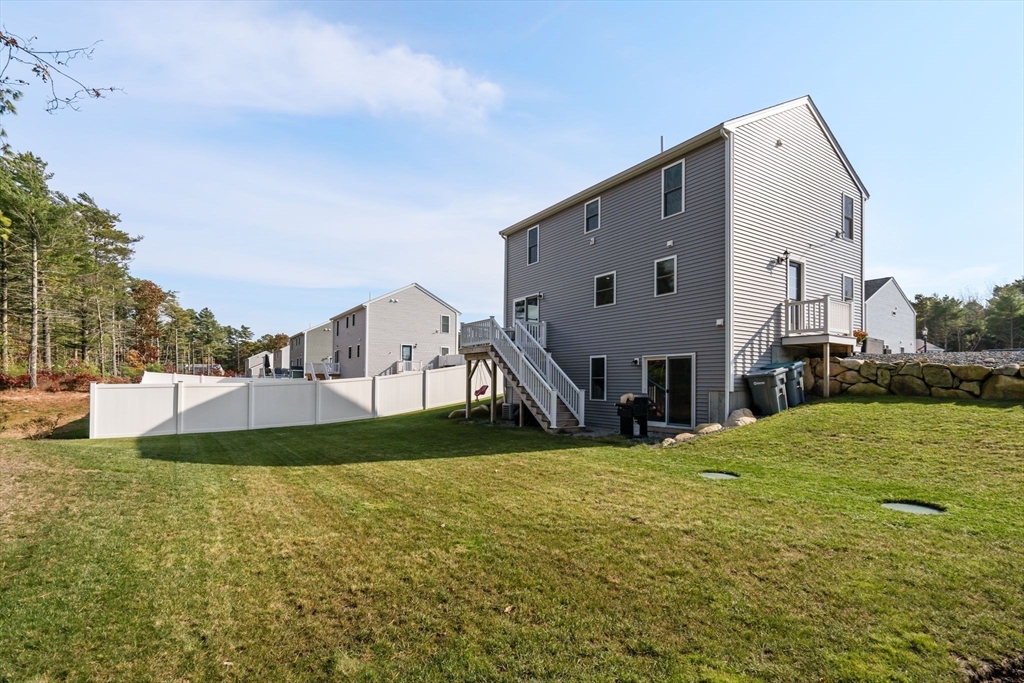 31 Copper Lantern Dr