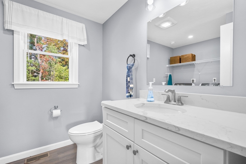 31 Copper Lantern Dr