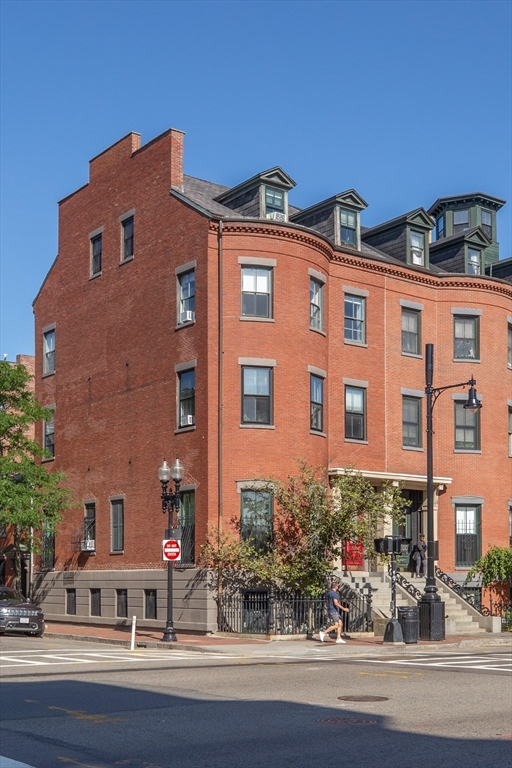 600 Massachusetts Ave # 4