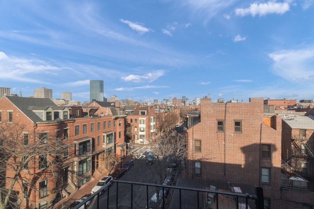 600 Massachusetts Ave # 4