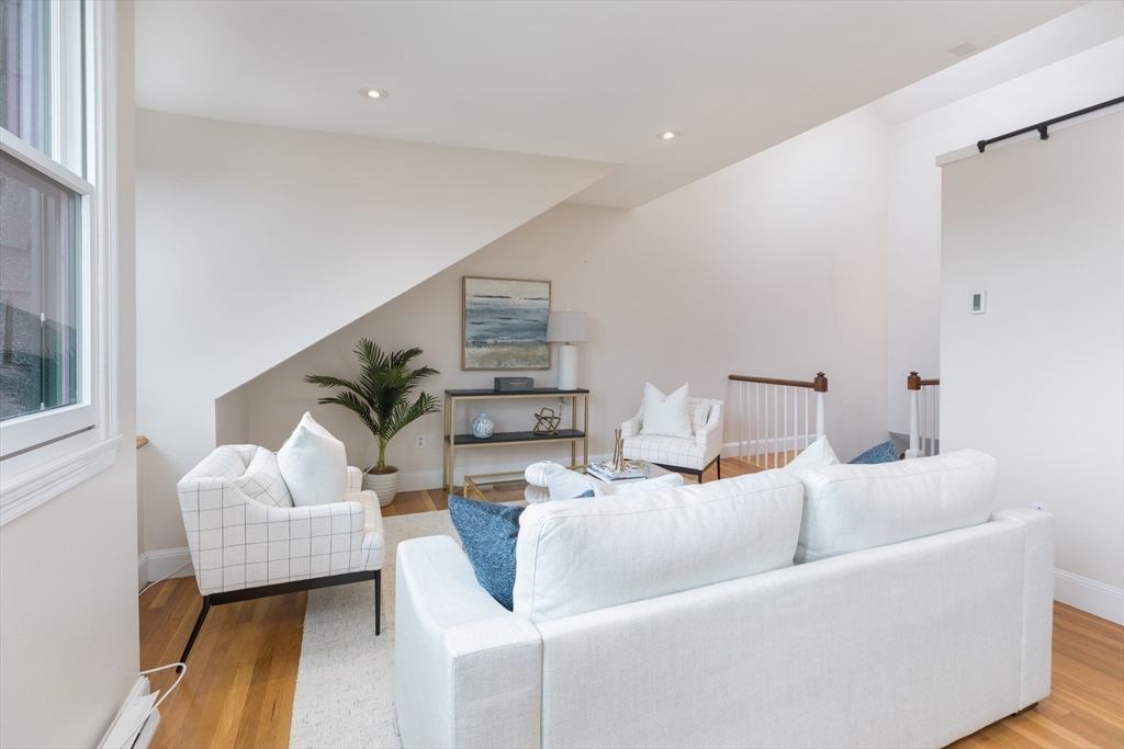 600 Massachusetts Ave # 4