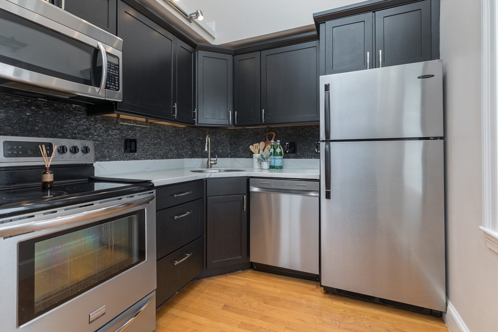 600 Massachusetts Ave # 4