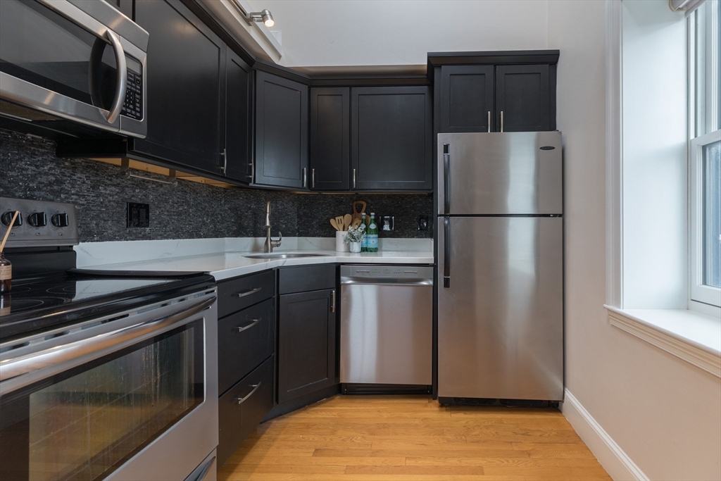 600 Massachusetts Ave # 4