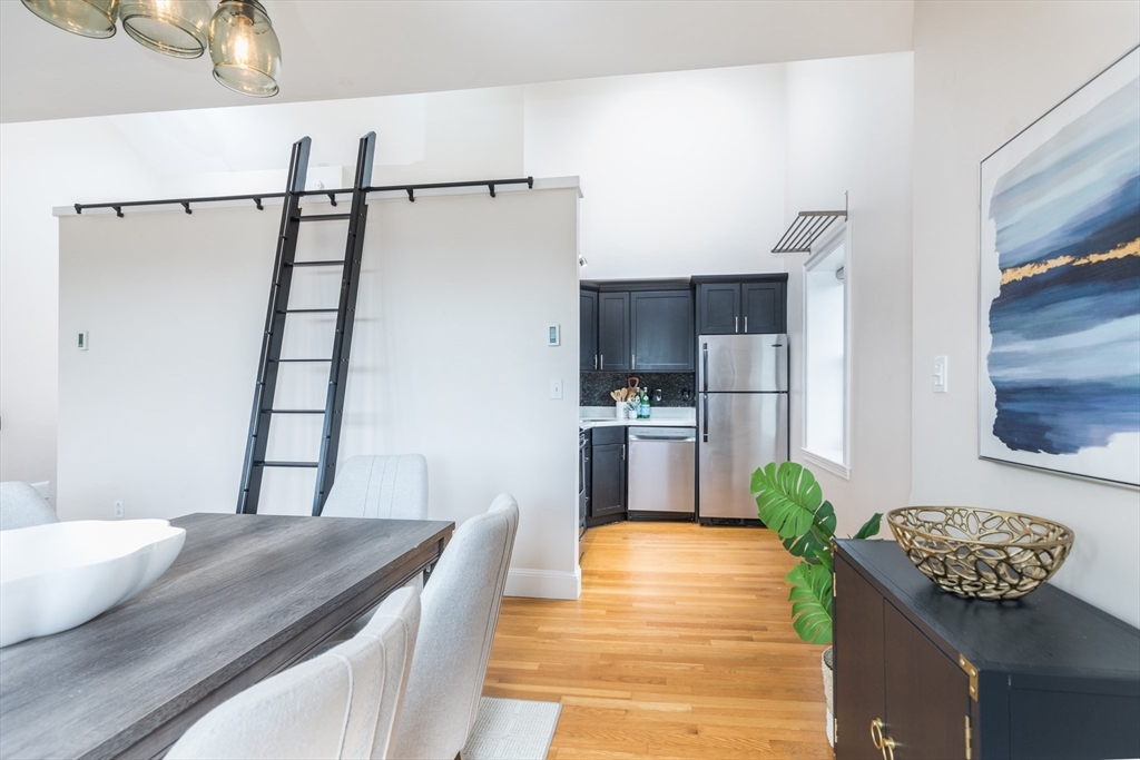 600 Massachusetts Ave # 4