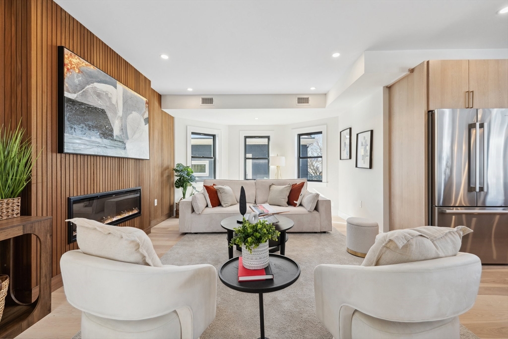 32 Bartlett Street PH