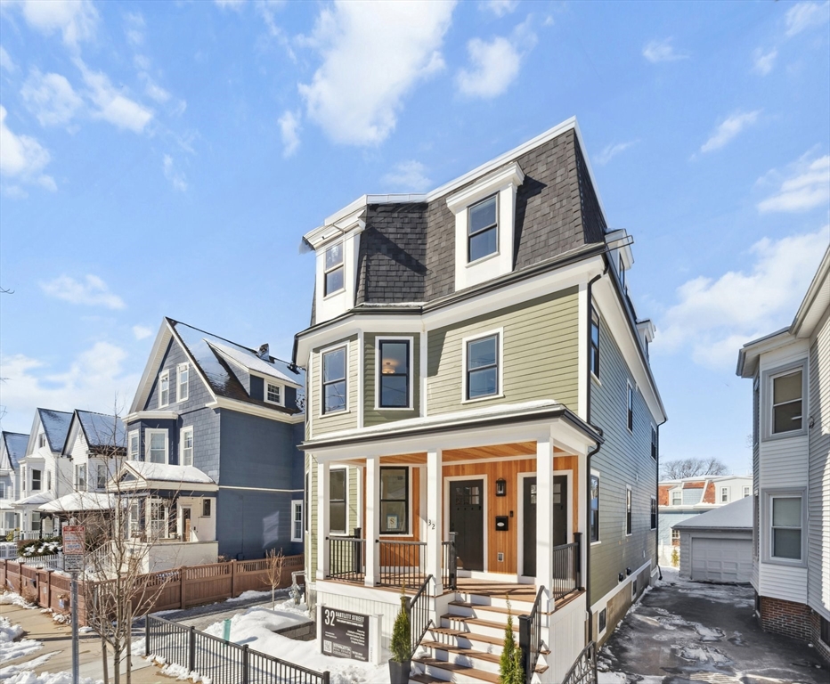 32 Bartlett Street PH