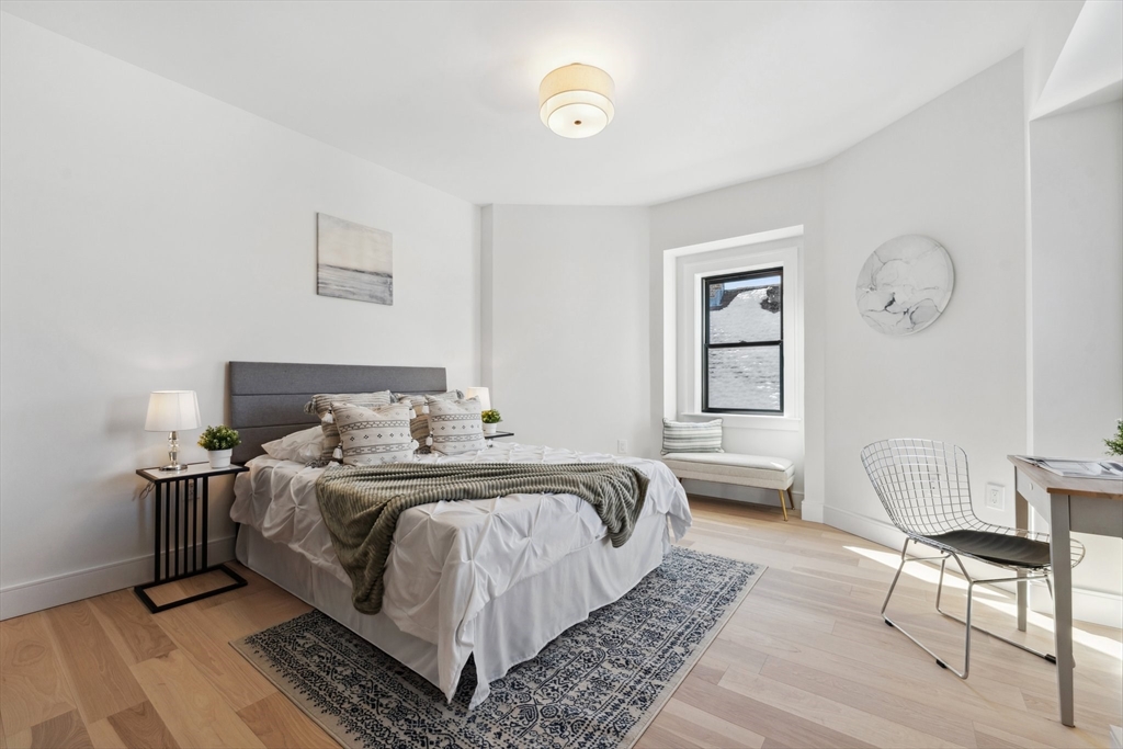 32 Bartlett Street PH