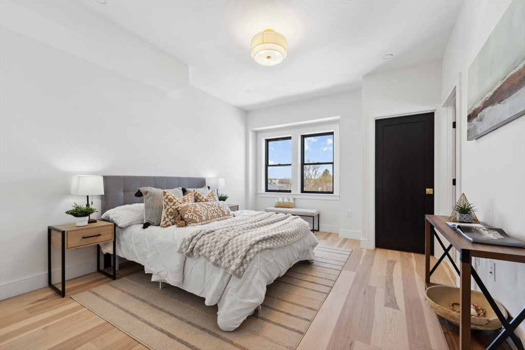 32 Bartlett Street PH