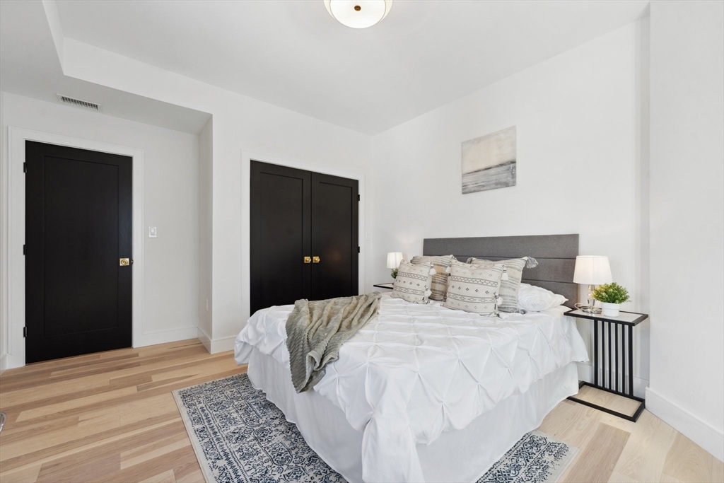 32 Bartlett Street PH