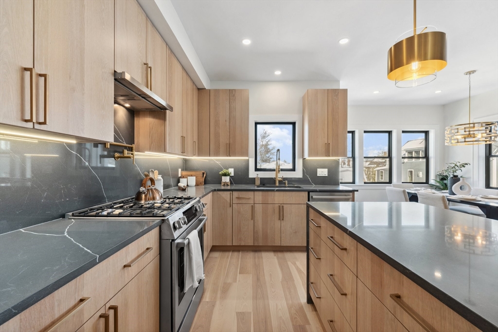 32 Bartlett Street PH