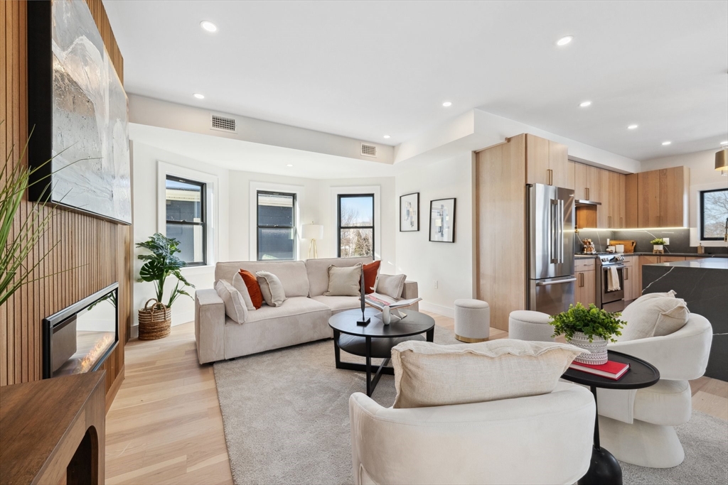 32 Bartlett Street PH