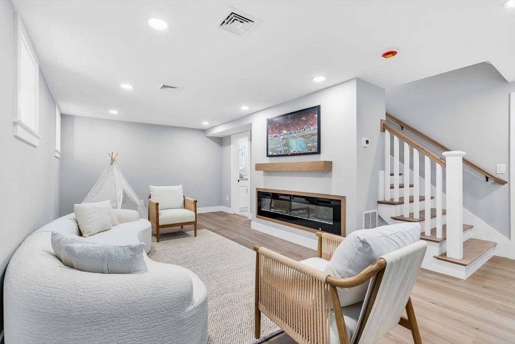 14 Robinson Dr # 2
