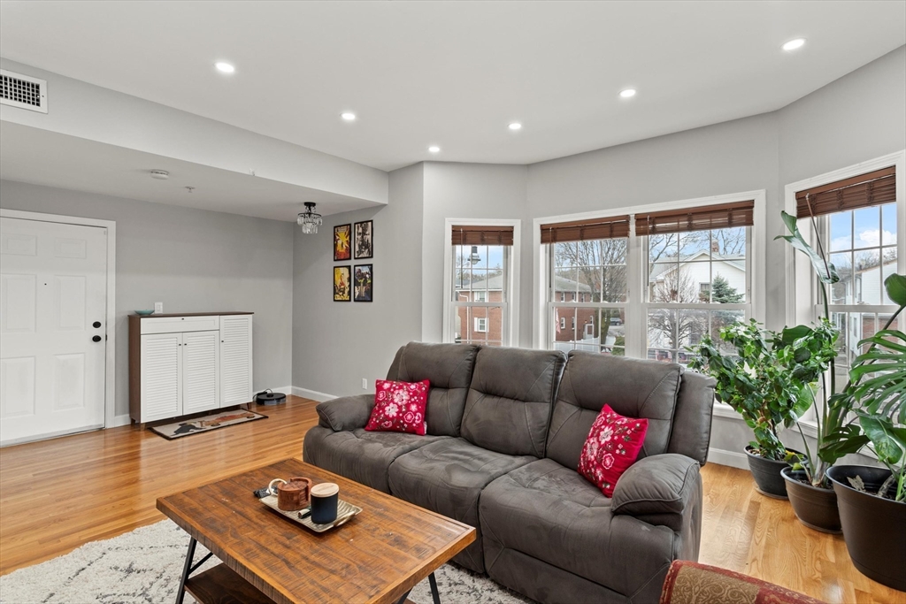 895 Hyde Park Ave # 2