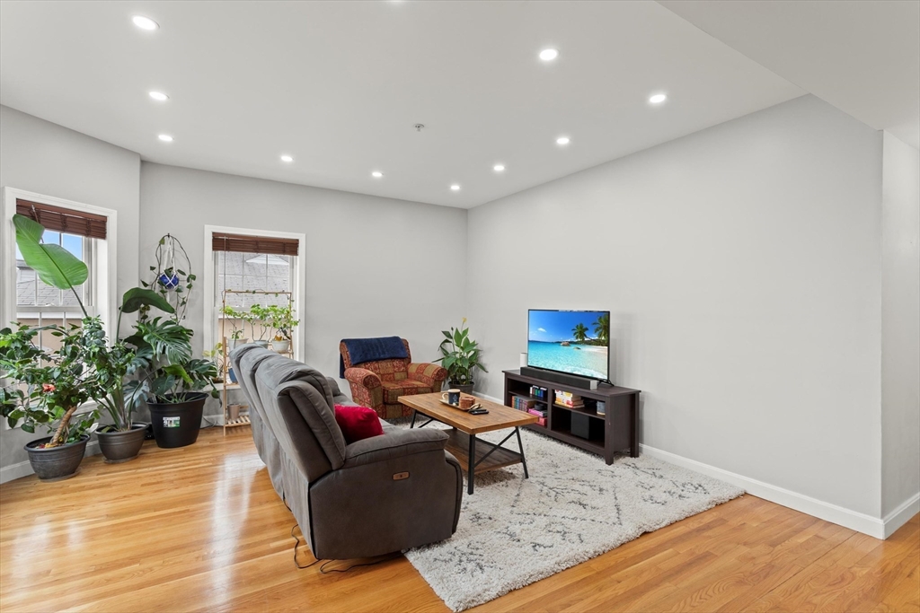 895 Hyde Park Ave # 2