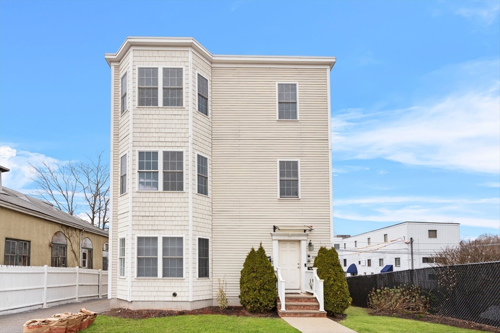 895 Hyde Park Ave # 2