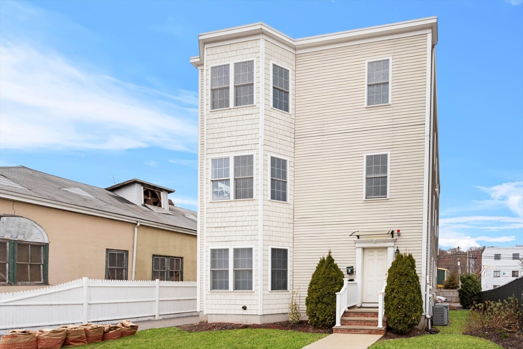 895 Hyde Park Ave # 2