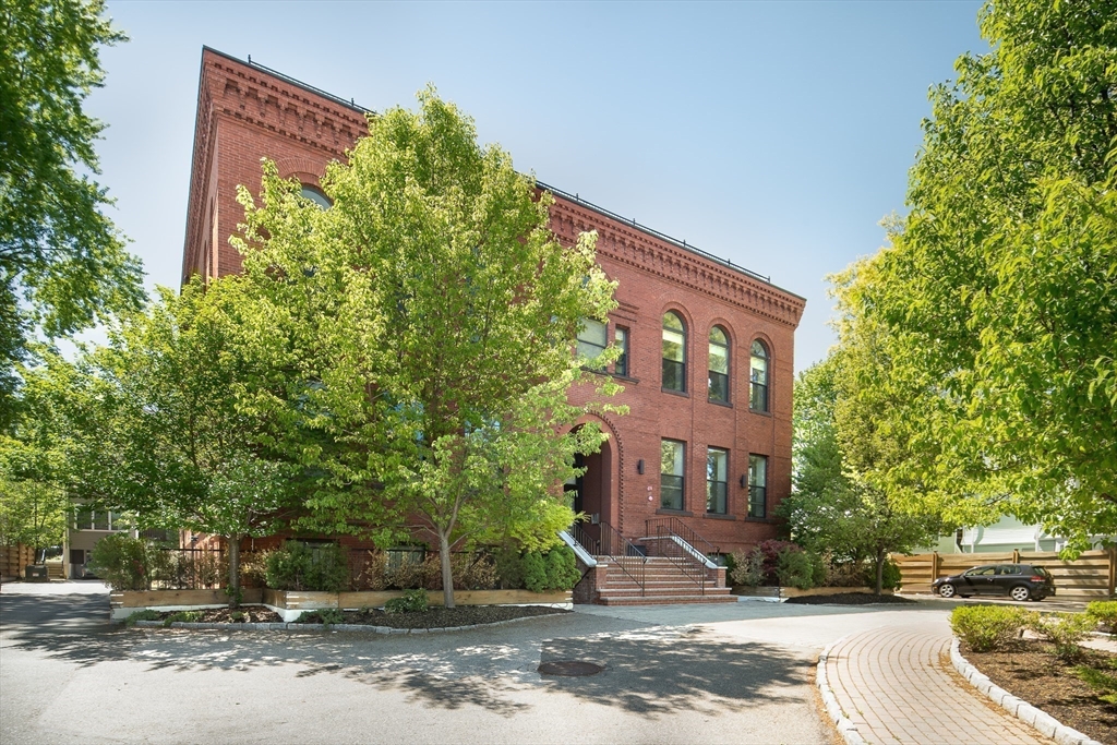 11 Wyman St # 2C