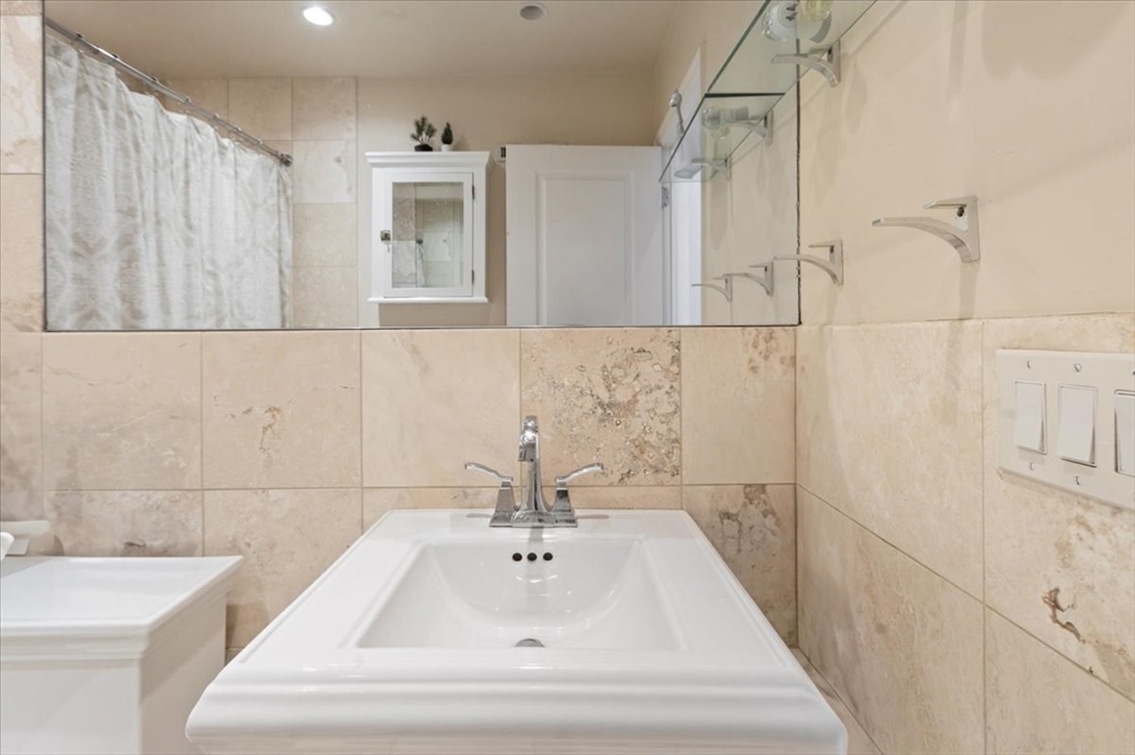 11 Wyman St # 2C