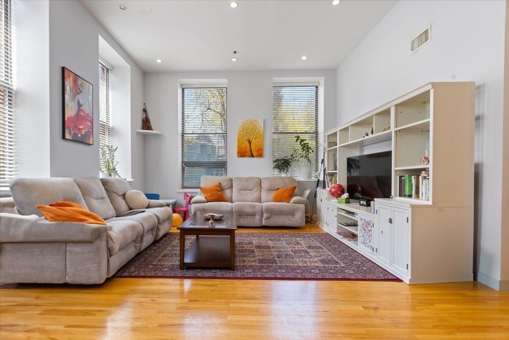 11 Wyman St # 2C