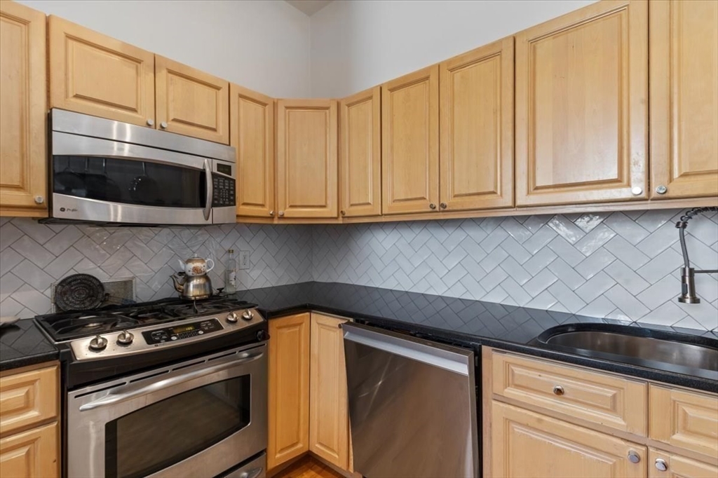 11 Wyman St # 2C