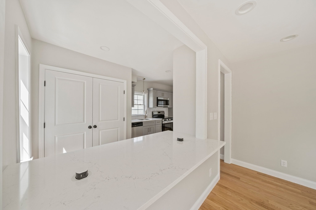 182 Russ St