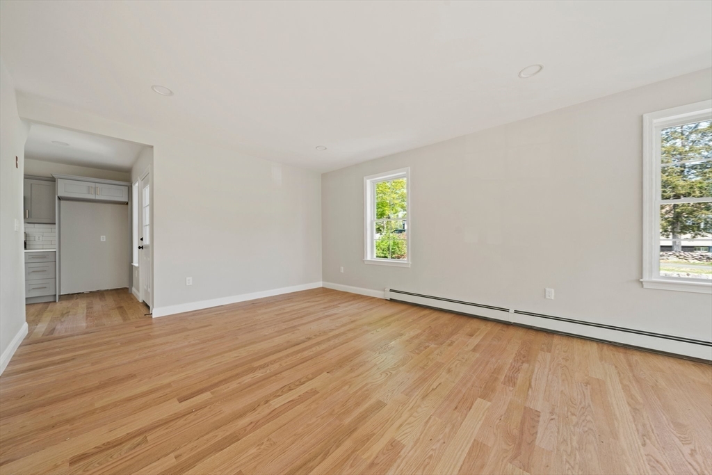182 Russ St