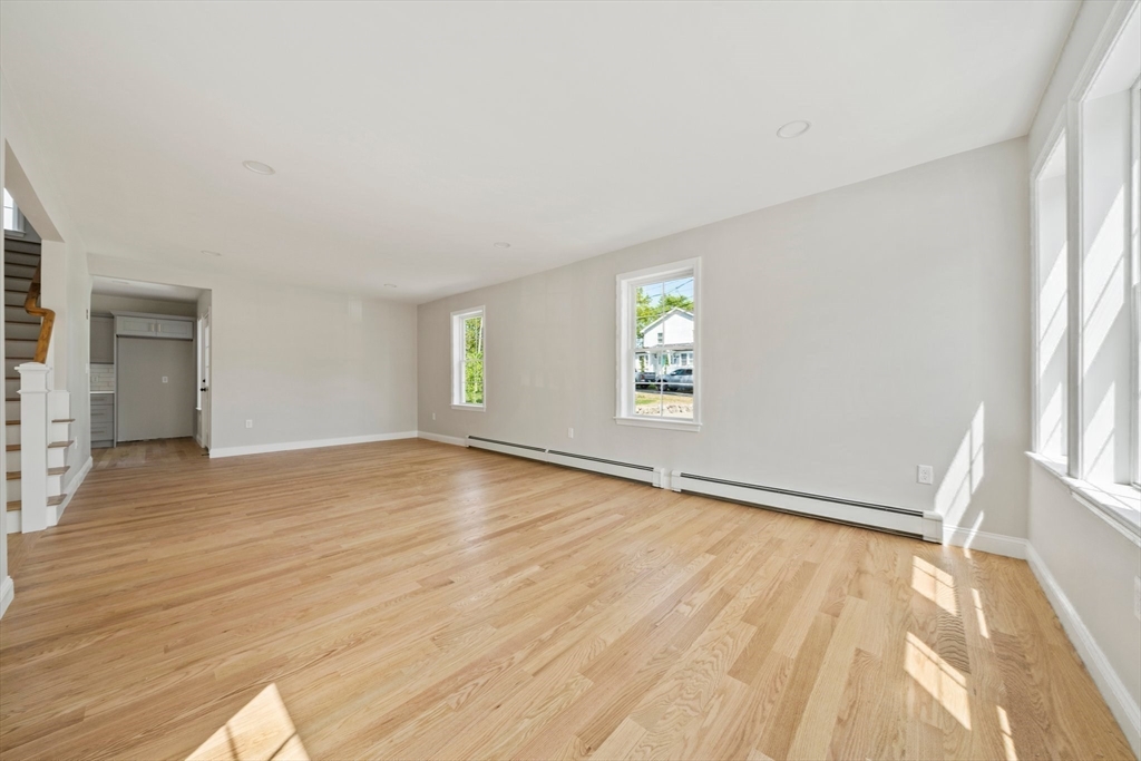 182 Russ St