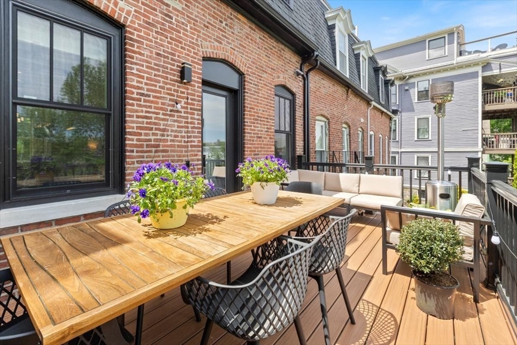 38 Sheridan St