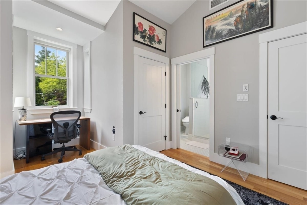 38 Sheridan St