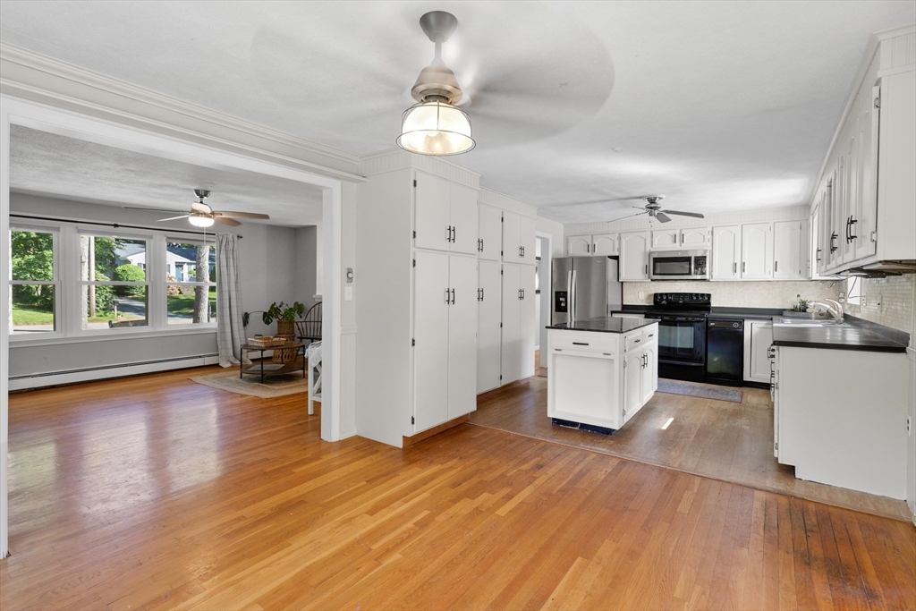 49 Miller St
