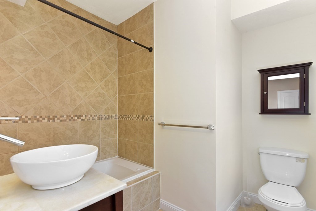 6 Wilson Ave # 1