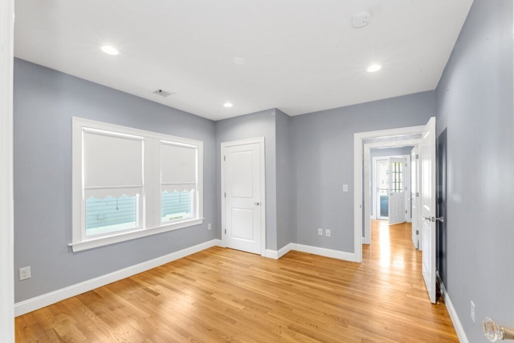 8 Newburg St # 8