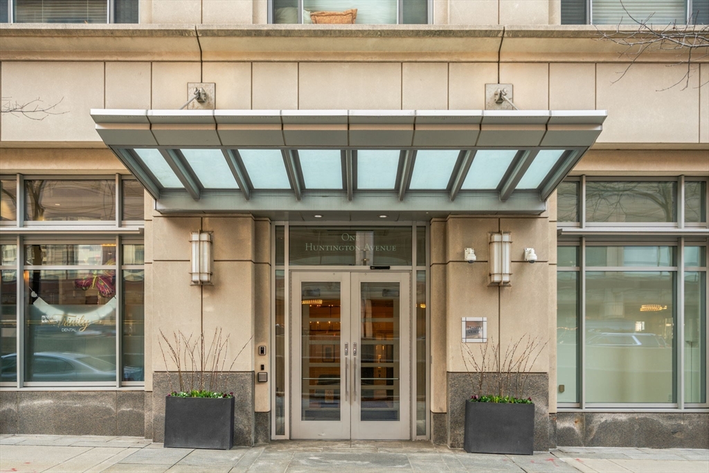 1 Huntington Ave # 807