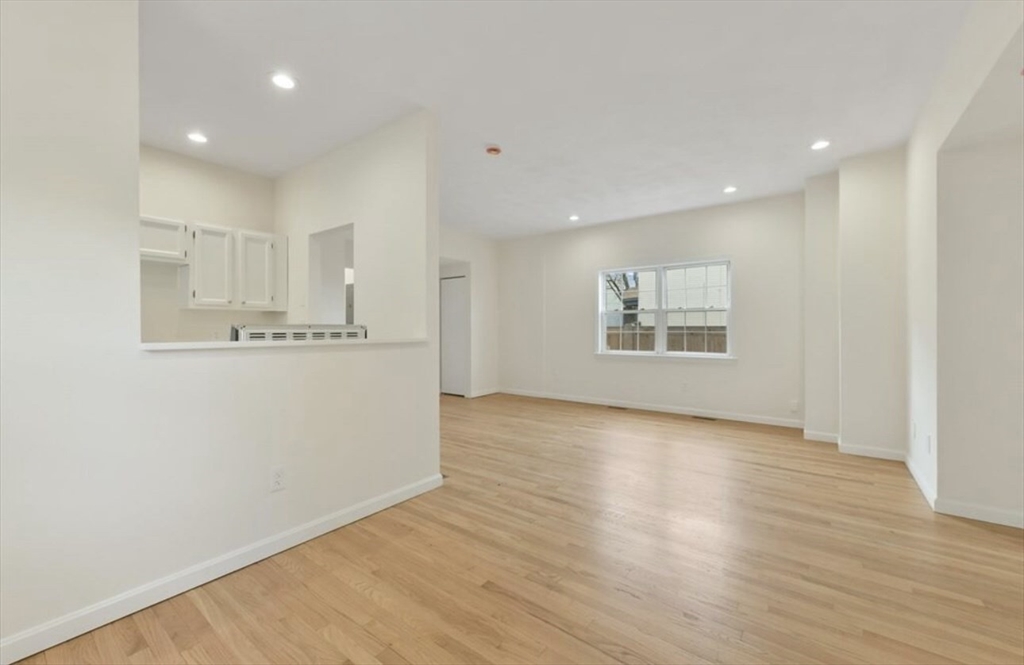 39 Middle St # 1