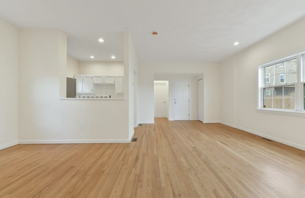 39 Middle St # 1