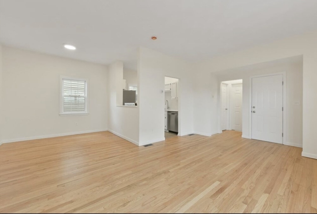 39 Middle St # 1