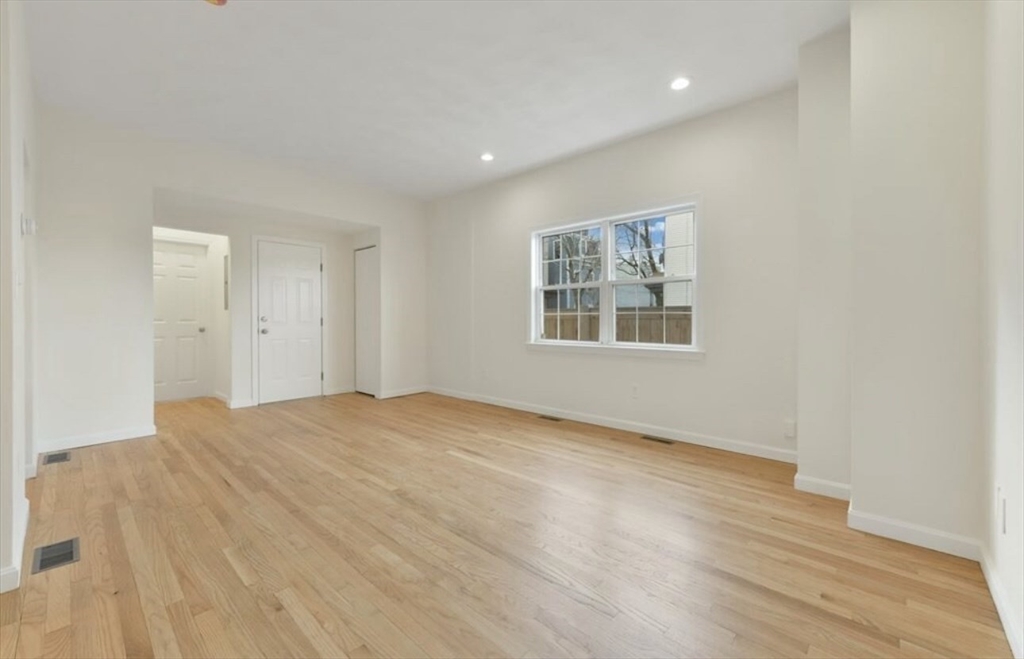 39 Middle St # 1