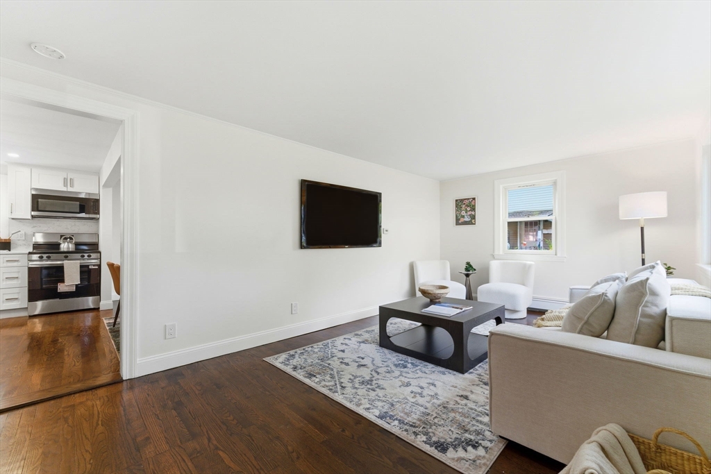 8 Colonial Rd.