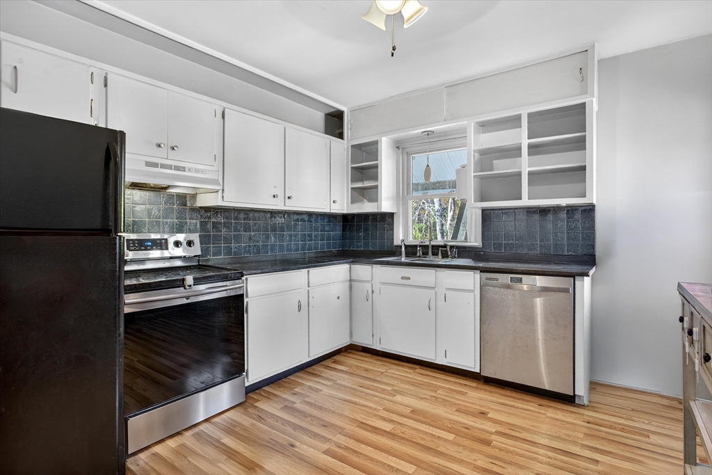 24 Mechanic St