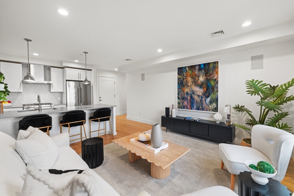 150 W Broadway # 313A