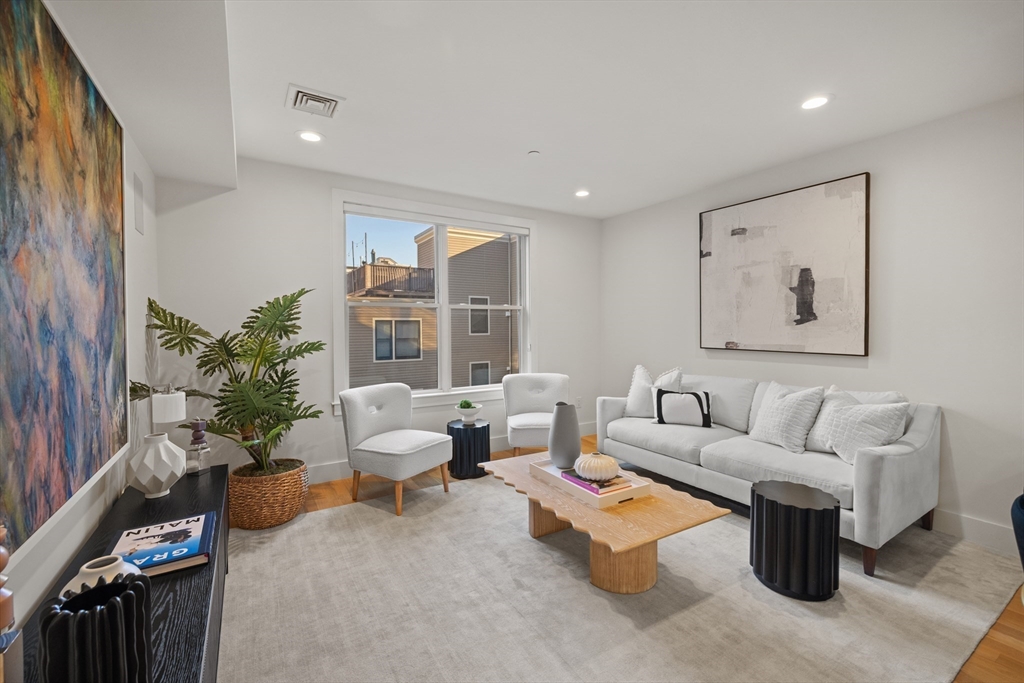 150 W Broadway # 313A