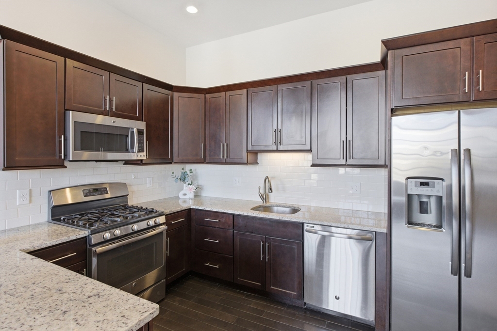 491 Dutton Street # 305