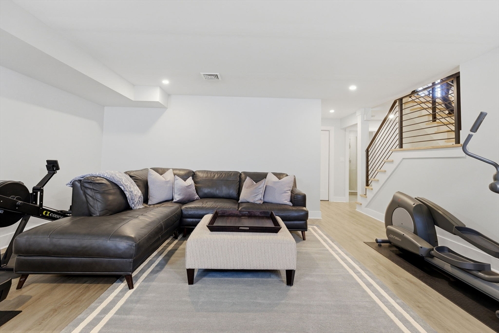6 Litchfields Way