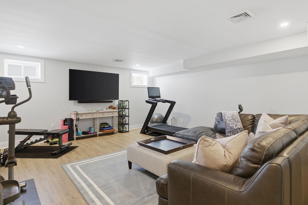 6 Litchfields Way