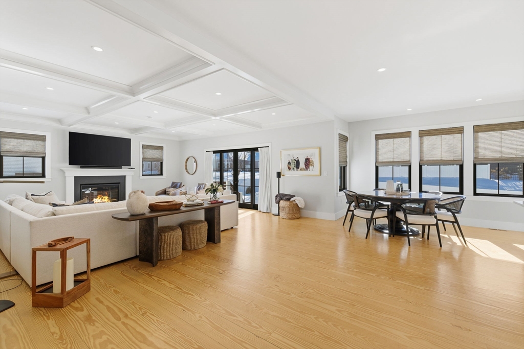 6 Litchfields Way