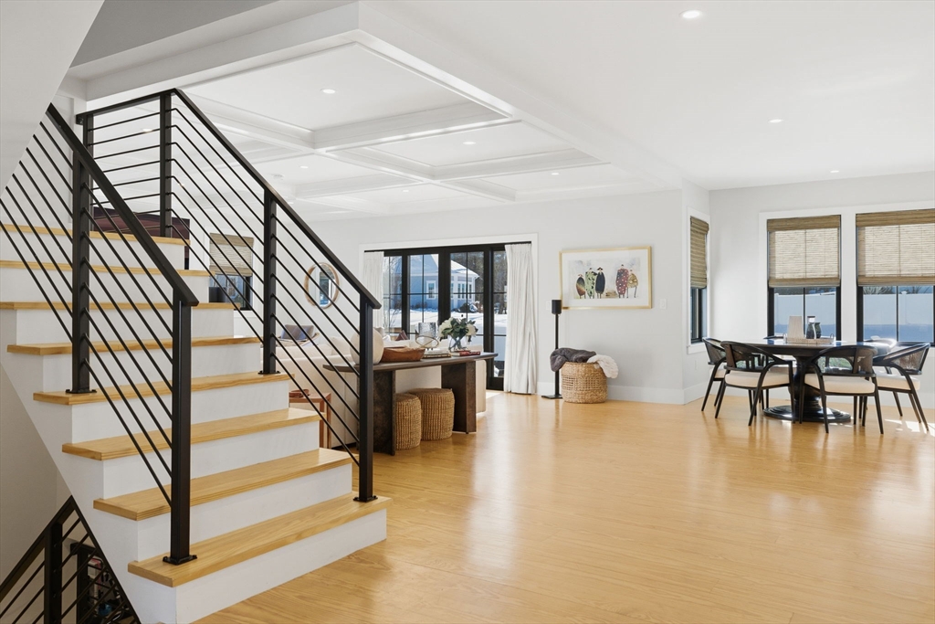 6 Litchfields Way